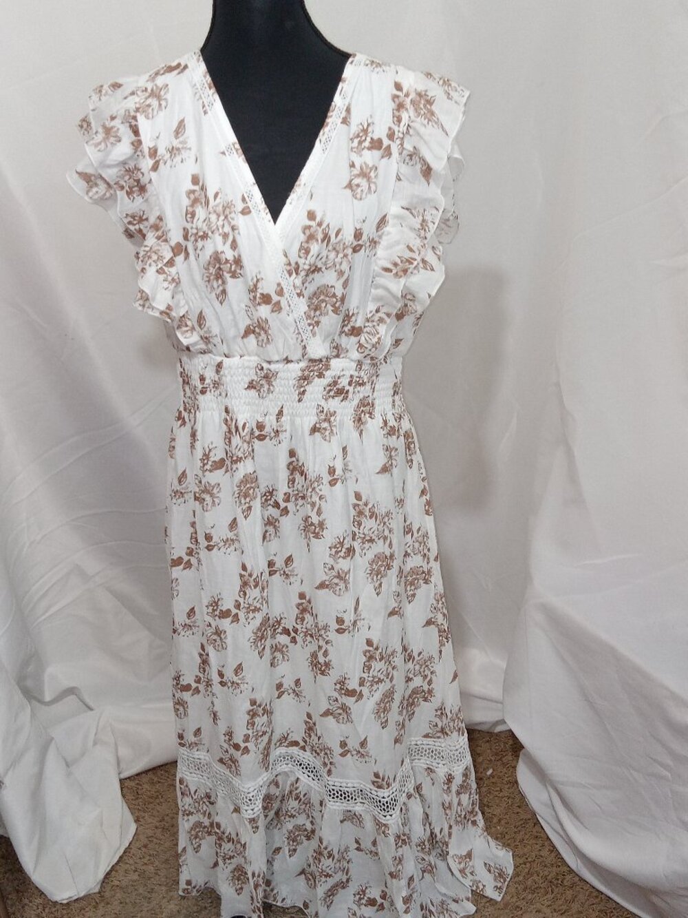 NWT J Gee Maxi Dress Size L White Brown Floral Cottagecore Smocked Boho Flutter